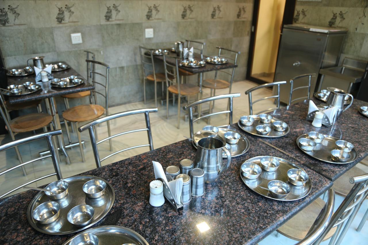 Hotel Heena Plaza Абу-Роуд Екстер'єр фото